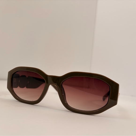 Women’s Olive Brown Sunglasses with Gold Temple Accent - Picture 3 of 4